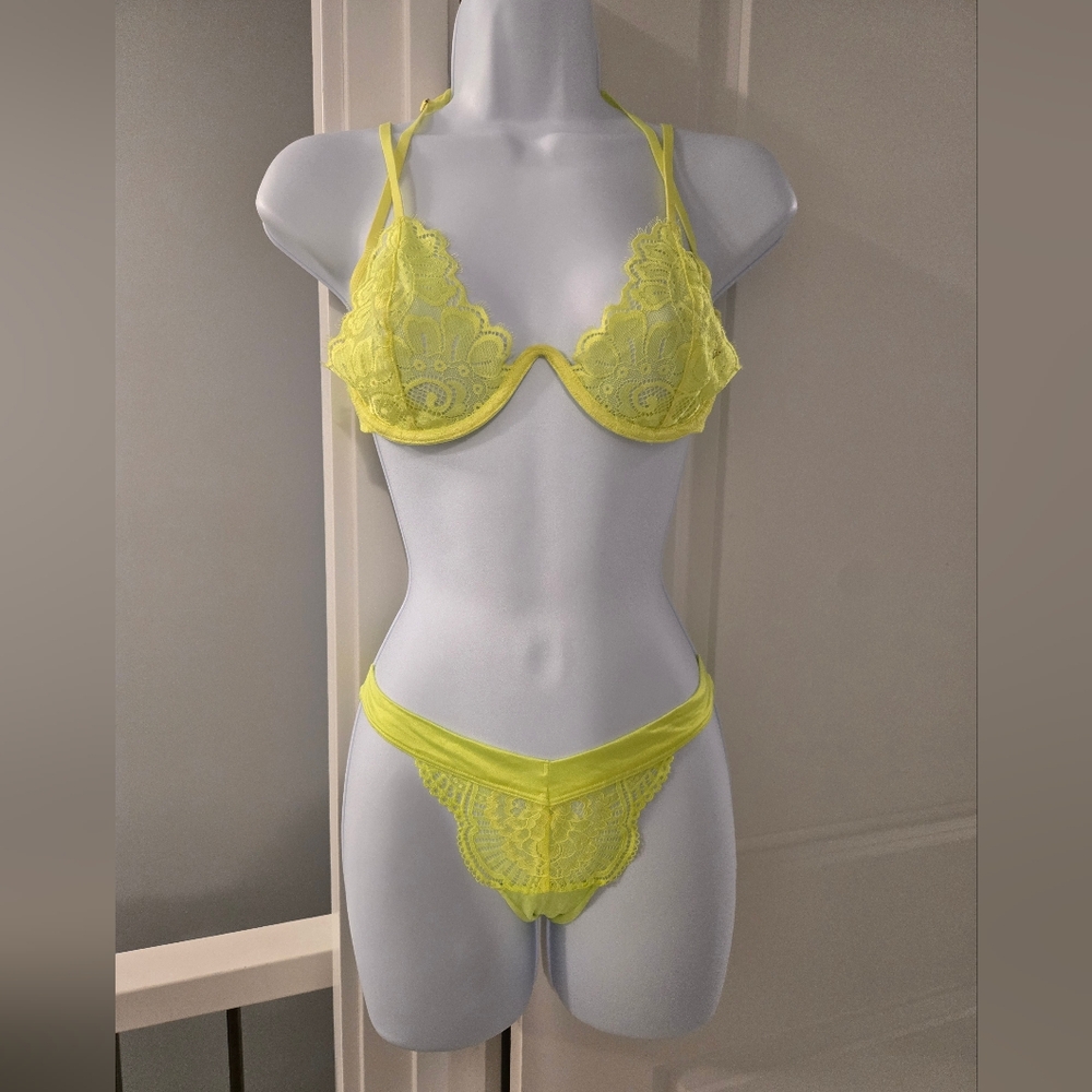La Senza Sexy Fluorescent Yellow Lace Bra 34B And Panties Set.